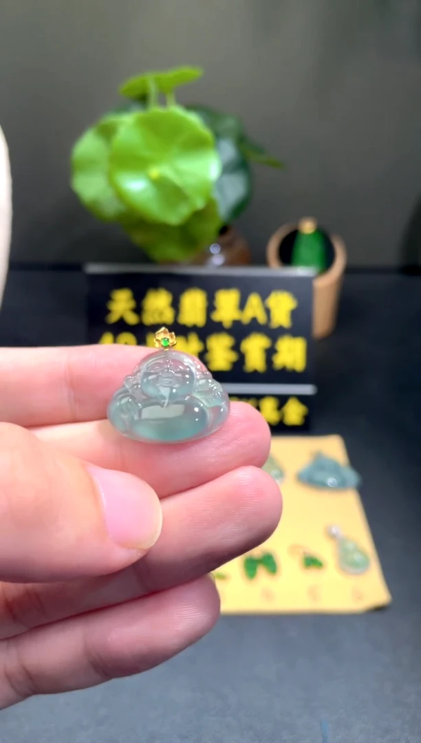 颈饰18K金镶嵌翡翠翡翠A货