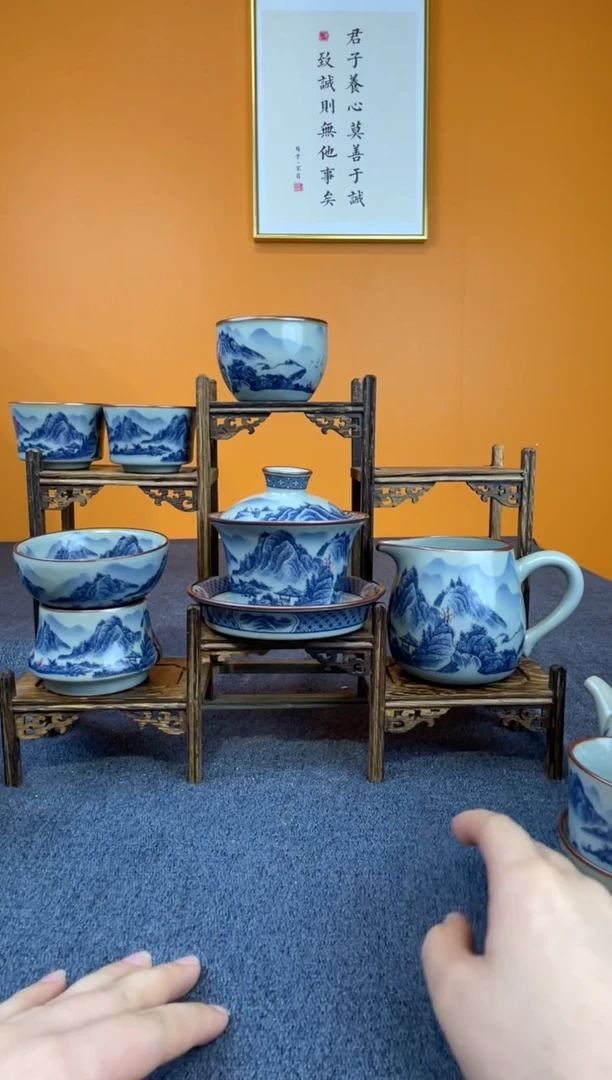 滠*河景德镇釉里红2客杯1主人杯1盖碗1茶漏1公道杯