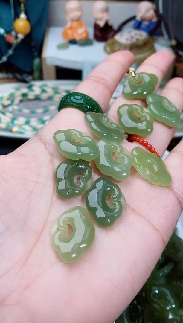 吊坠(不含链)未镶嵌和田玉A1多样性发其一