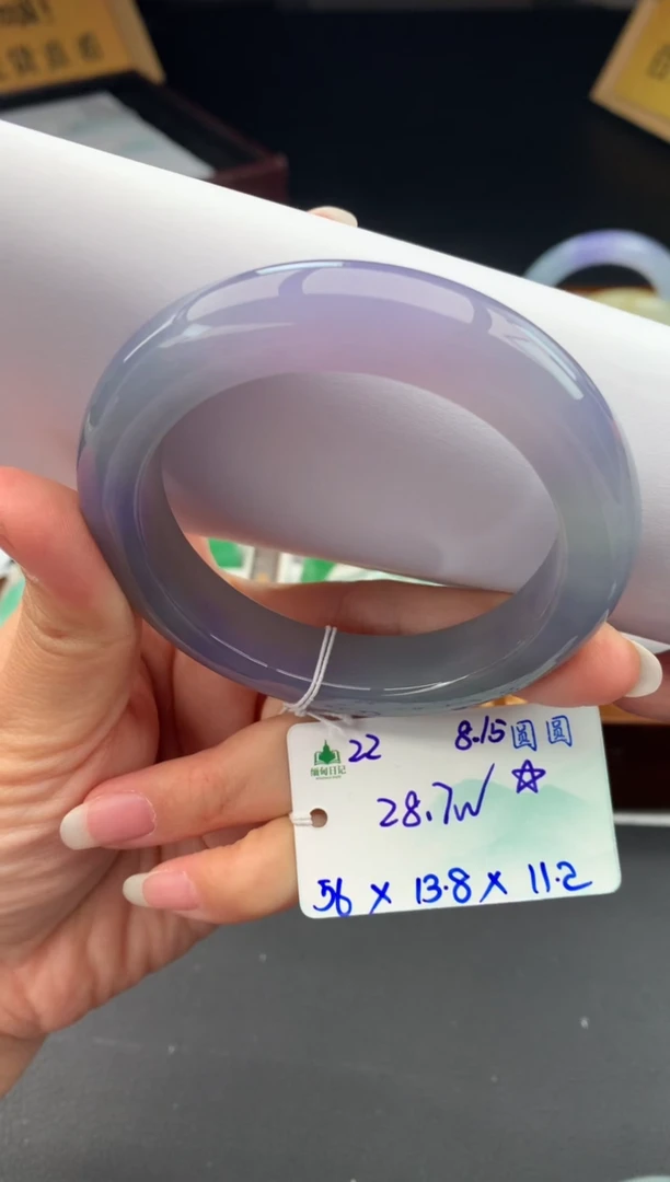 翡翠手镯未镶嵌自带#送人#，联系客服核对地址~