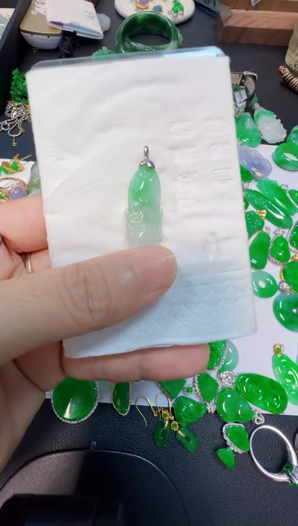 翡翠18K金镶嵌吊坠(不含链)298