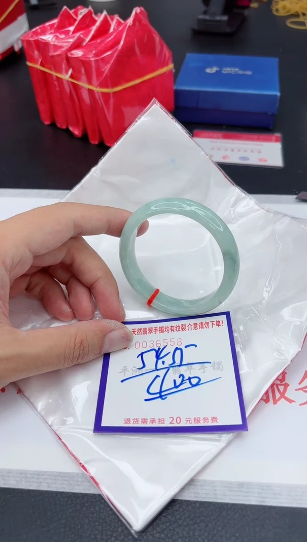 翡翠手镯未镶嵌1