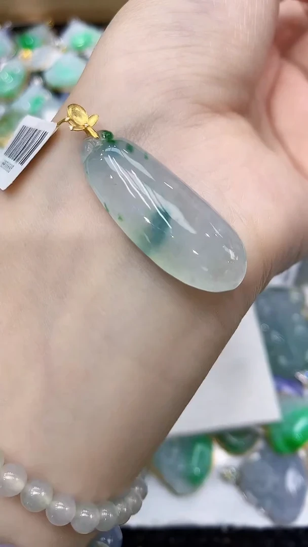 翡翠18K金镶嵌颈饰111111111111