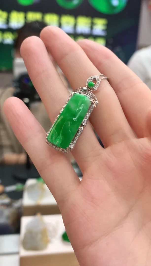 【闪购商品】翡翠颈饰18K金镶嵌赠礼盒证书 小君