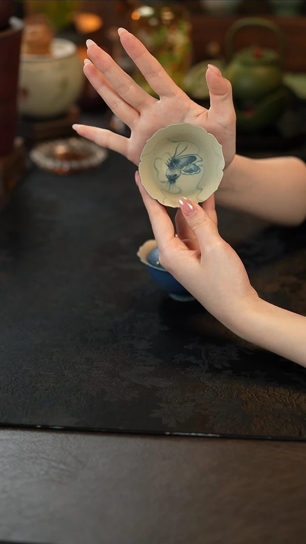 1青金蓝内绘蝴蝶-花瓣凌青杯