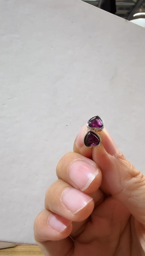 未镶嵌耳钉石榴石优0985