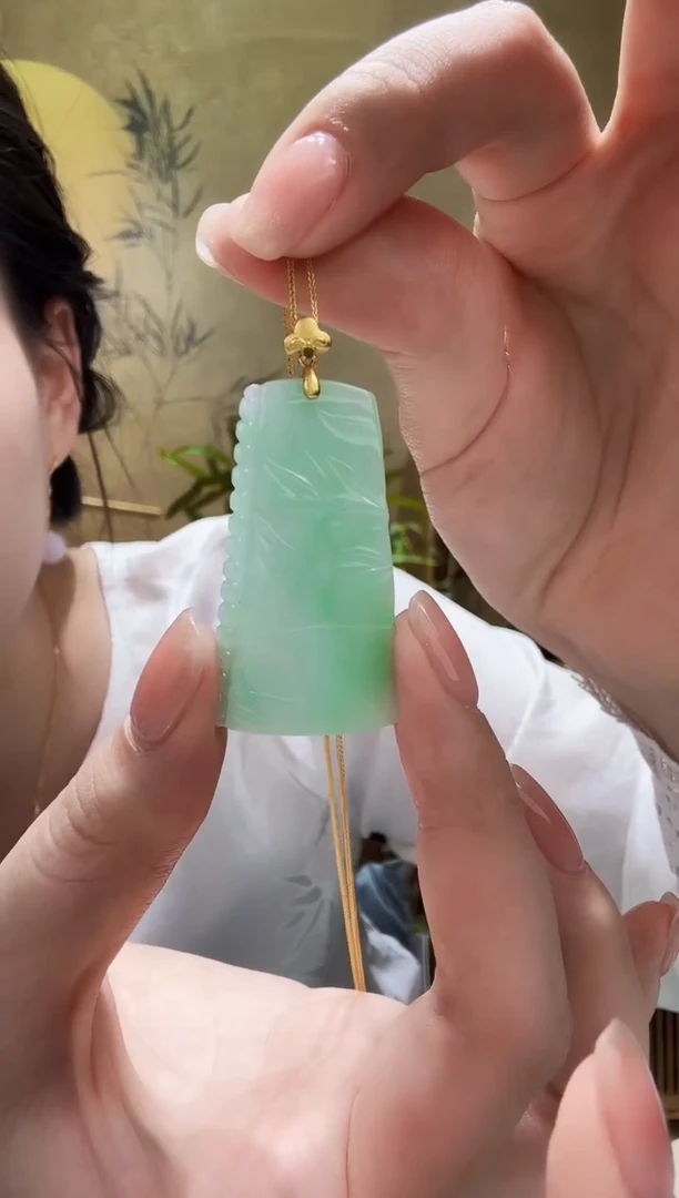颈饰未镶嵌翡翠吊坠