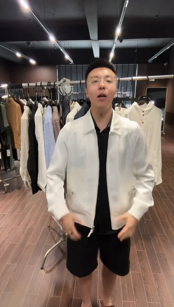 245008 醋酸翻领夹克 白色 52尺码