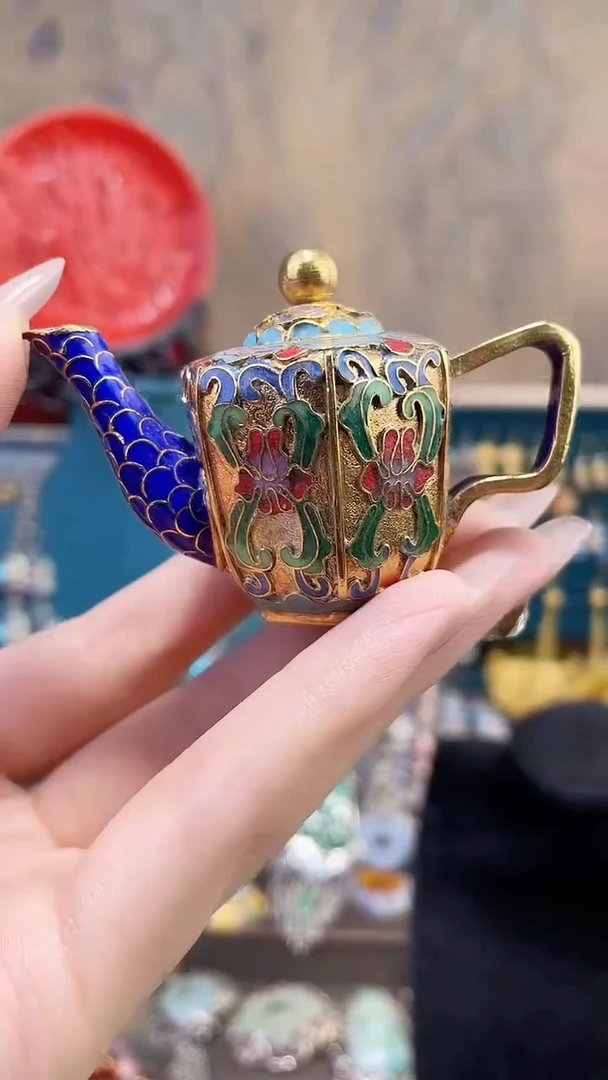 非遗手工景泰蓝金地小壶