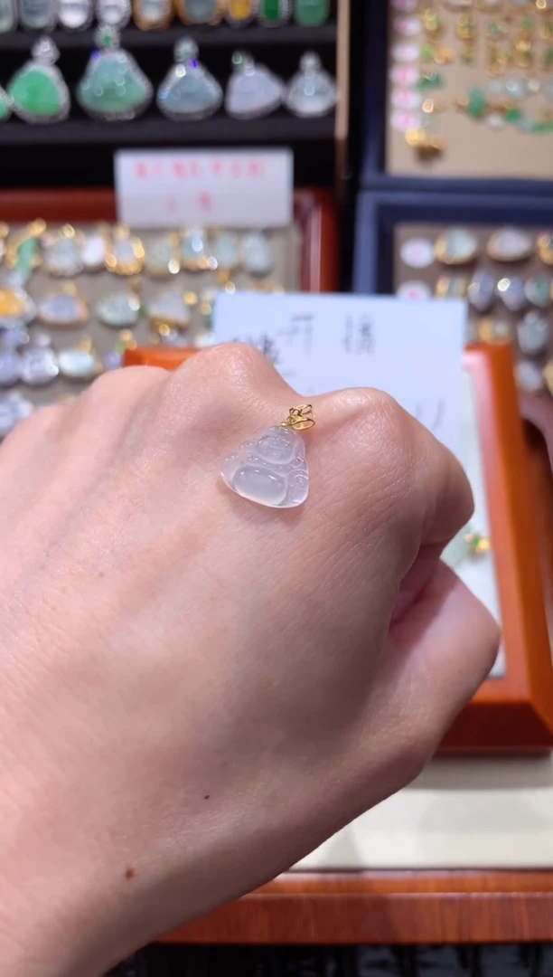 颈饰18K金镶嵌翡翠翡翠