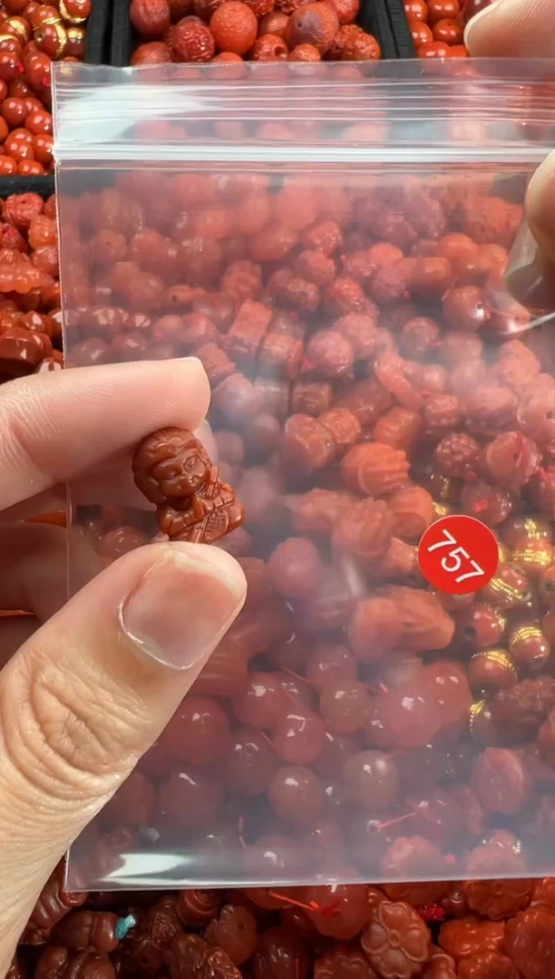 南红玛瑙未镶嵌颈饰1