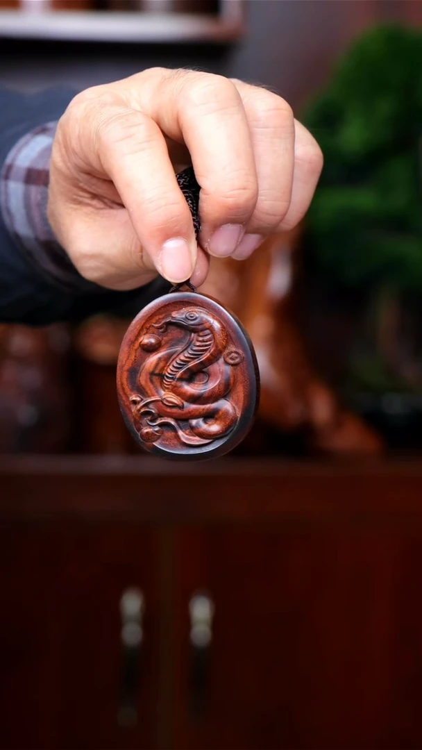 【闪购商品】黄花梨/降香黄檀吊坠海南黄花梨生肖蛇