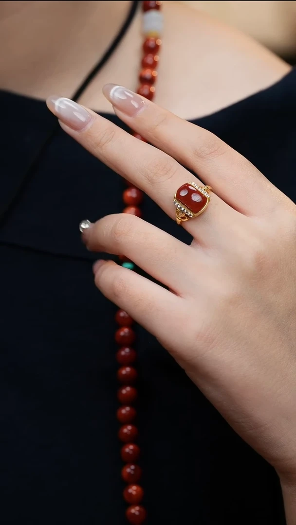 18K金镶嵌戒指南红玛瑙J