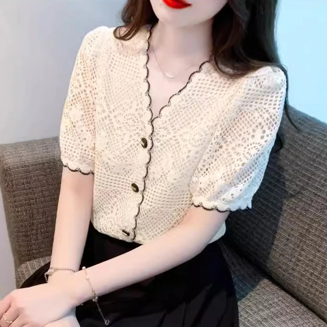 2025新款韩国气质显瘦V领黑边拼接单排扣短袖钩花蕾丝上衣女夏季