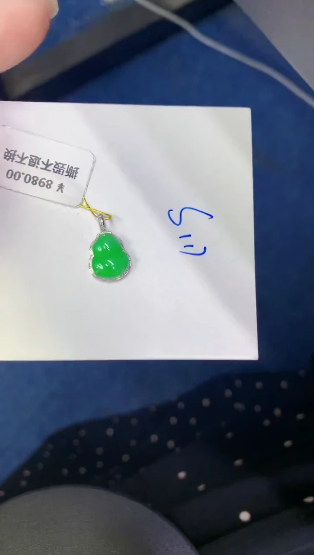 颈饰18K金镶嵌翡翠缅甸天然翡翠A货