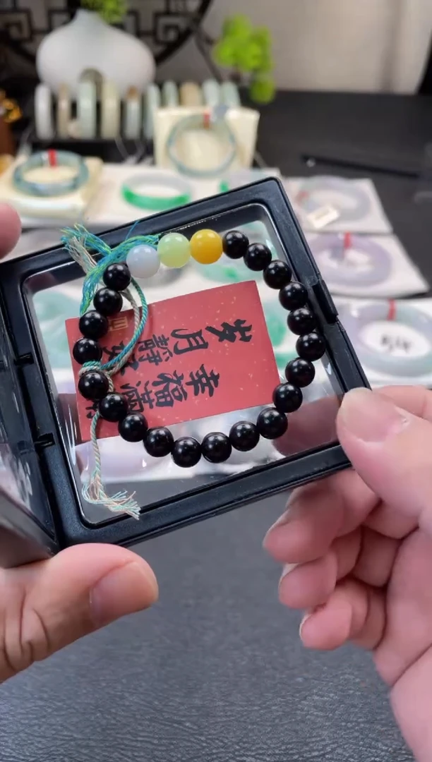 翡翠未镶嵌颈饰有纹裂 不是翡翠