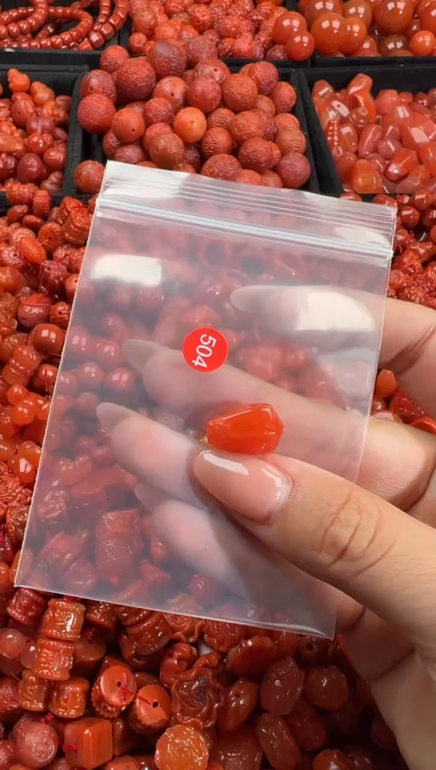 南红玛瑙未镶嵌颈饰1