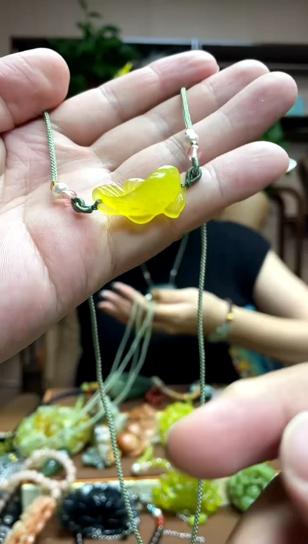 未镶嵌岫玉颈饰·1