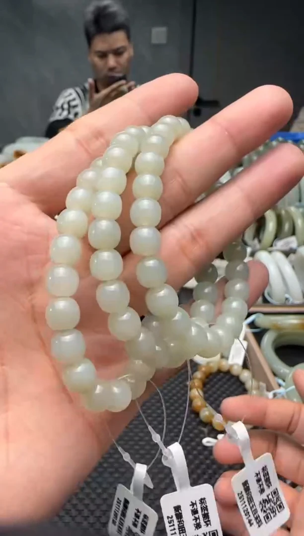 未镶嵌手串和田玉青白玉鼓珠卡7x8  多样性发其一 微瑕