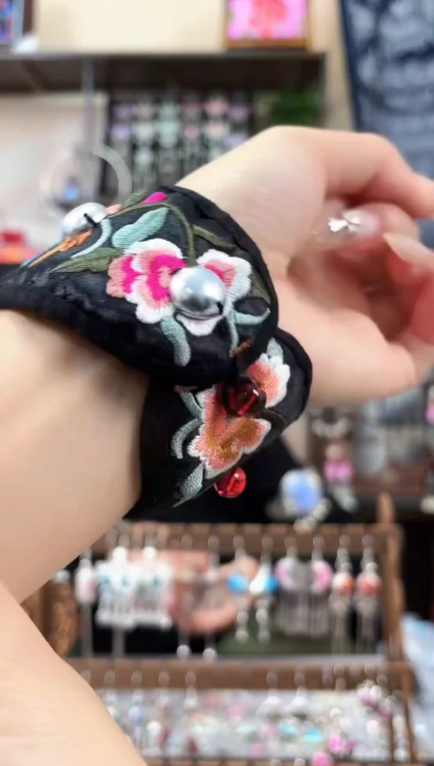 织绣民族风非遗老绣饰品276