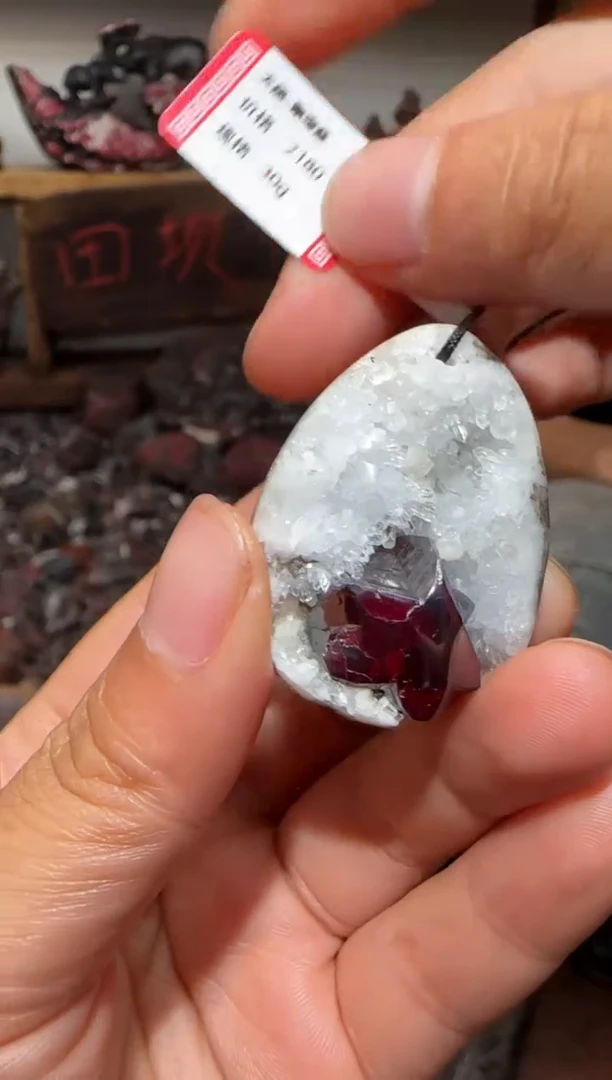 天然辰砂晶体吊坠49