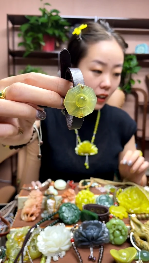未镶嵌岫玉吊坠`