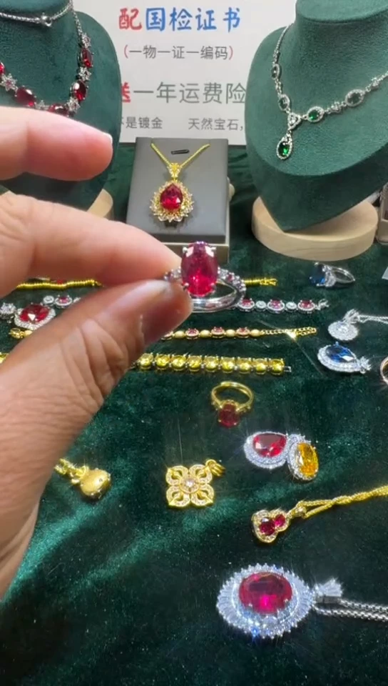 18K金镶嵌戒指红宝石1