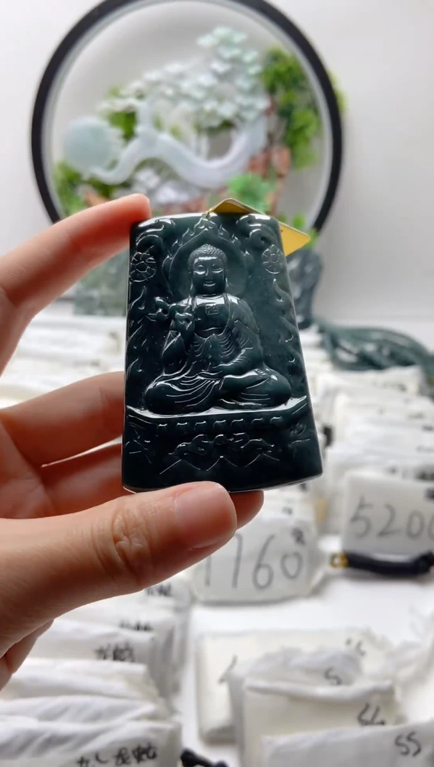 翡翠未镶嵌颈饰阿弥陀佛