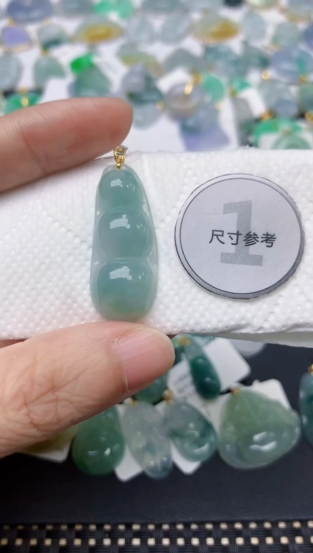 翡翠18K金镶嵌颈饰天然缅甸A货翡翠