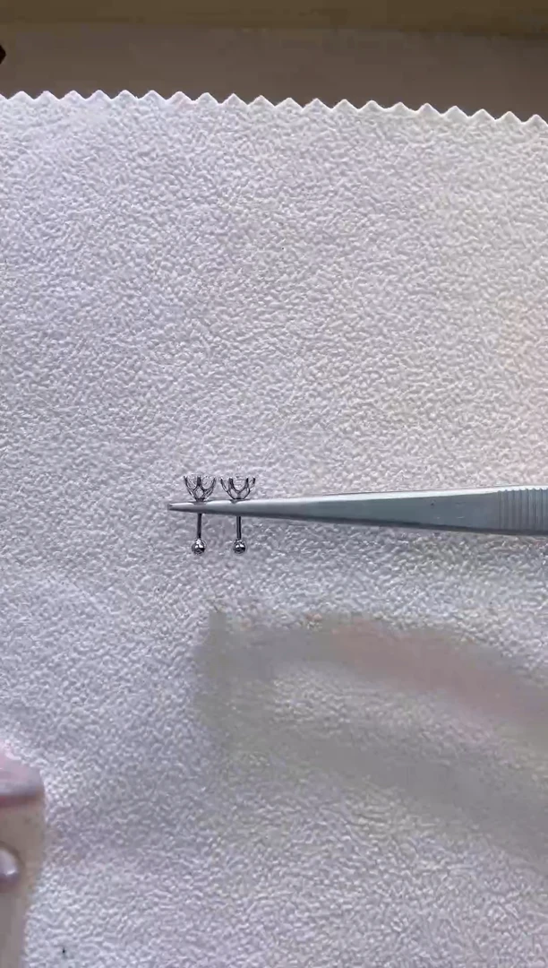 18K金镶嵌实验室培育钻石耳饰50分螺丝耳钉