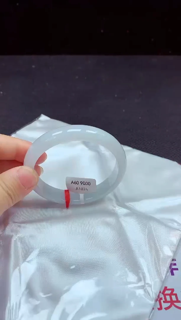 【闪购商品】翡翠手镯未镶嵌镯子60+