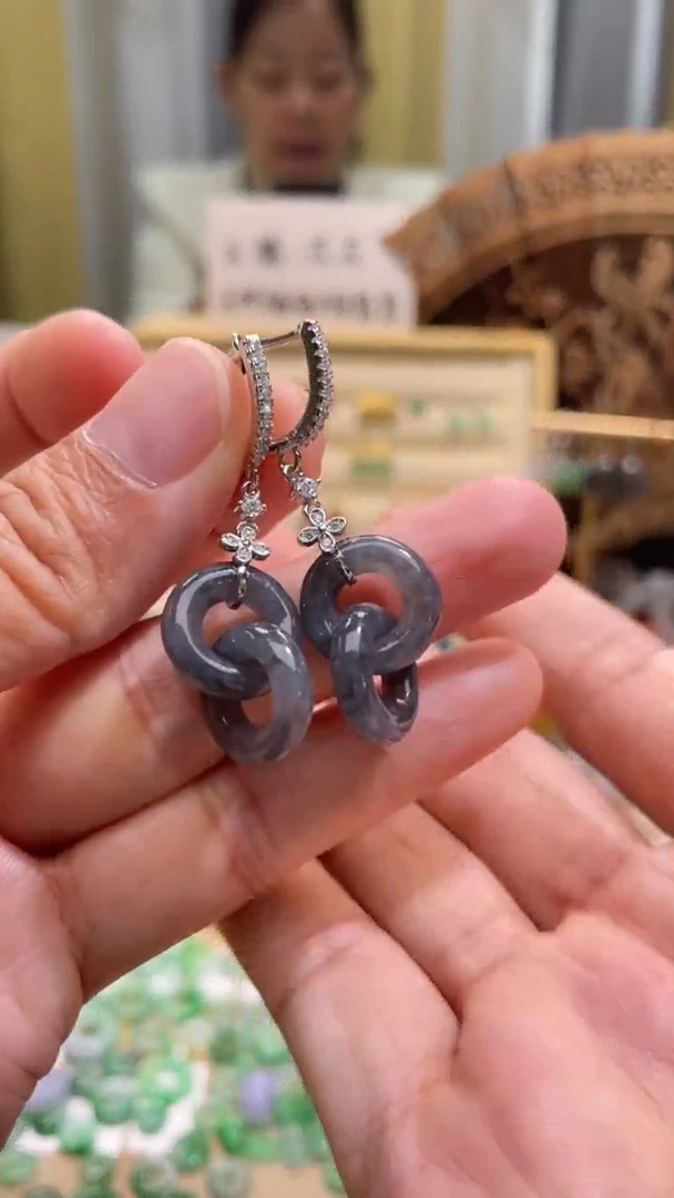 颈饰未镶嵌翡翠圈一对