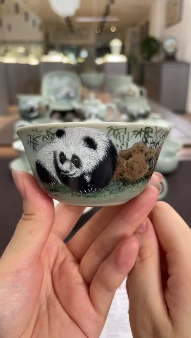 天青余秀华彩绘鸡缸杯（熊猫）