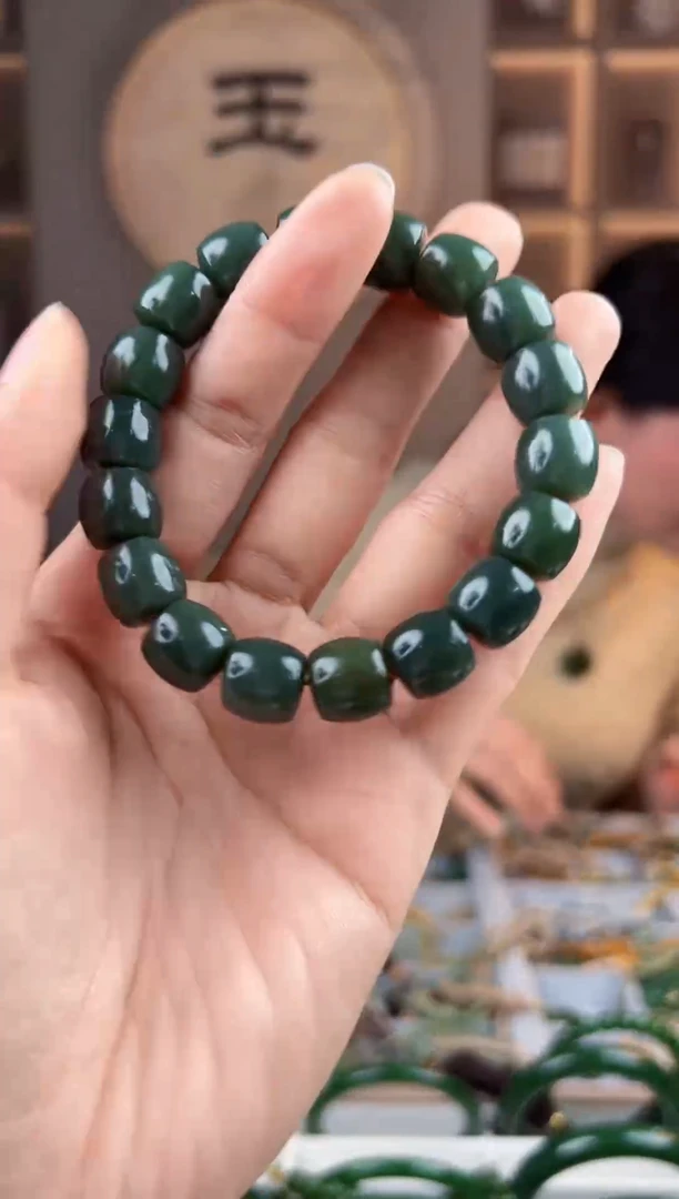 颈饰未镶嵌和田玉拍一发一，拍一发一