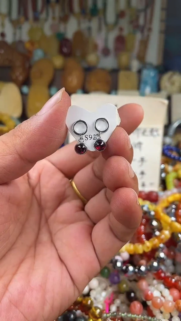 未镶嵌.石榴石?**d   （一物一件）165195