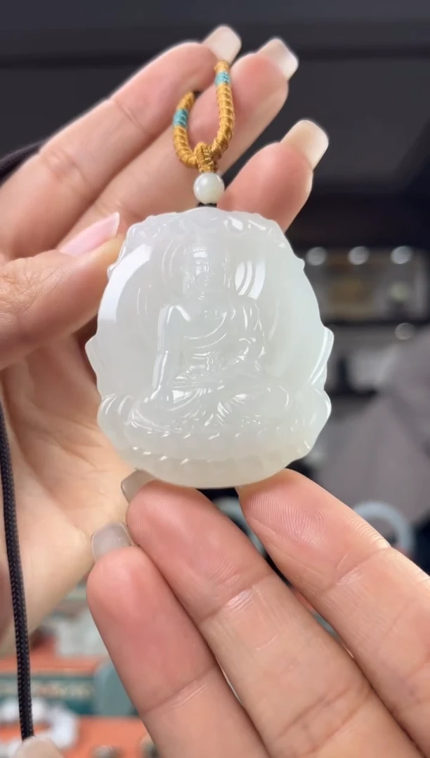 颈饰未镶嵌和田玉佩佩