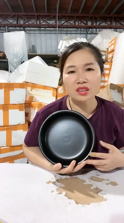 瑕疵22黑色圆煎盘