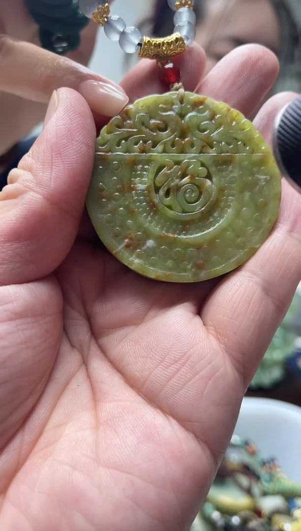 未镶嵌岫玉颈饰·