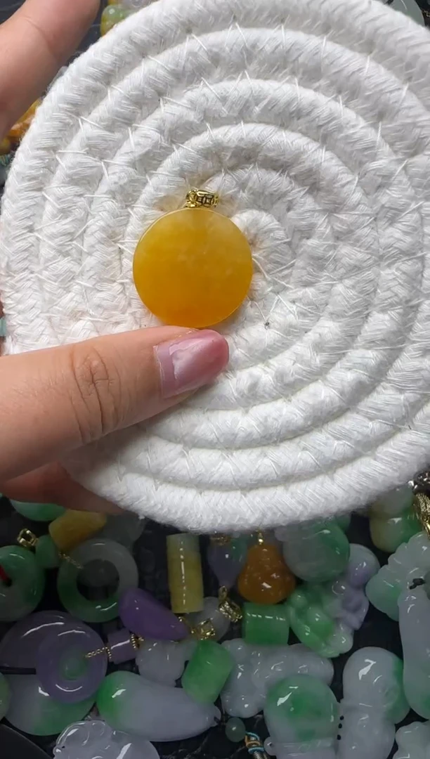 颈饰未镶嵌翡翠缅甸翡翠吊坠