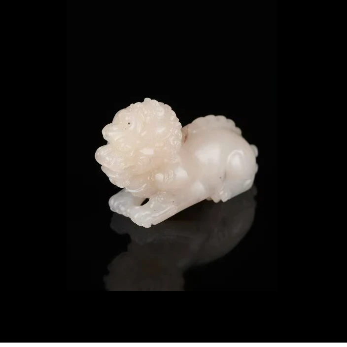 国石/寿山结晶猪油白高山石狮子把件（林永源）/大师雕/ST1415