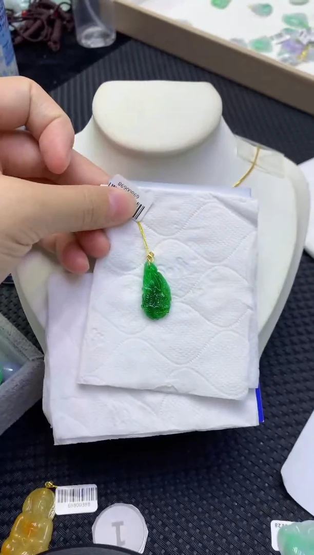 颈饰18K金镶嵌翡翠天然缅甸翡翠A货