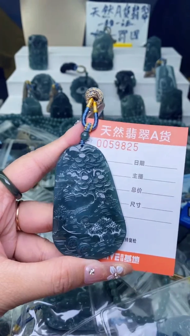 翡翠未镶嵌颈饰