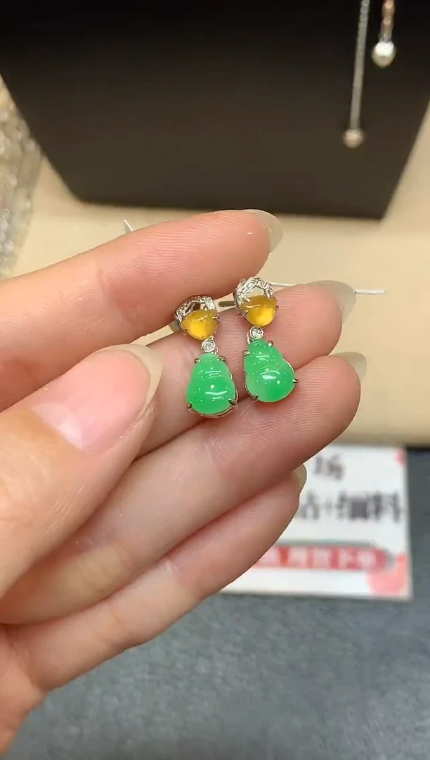 18K金镶嵌翡翠耳饰【无鉴赏期】葫芦【无服务费