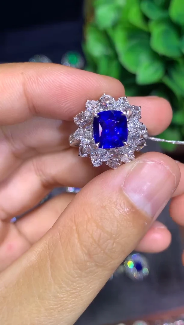 戒指蓝宝石18K金镶嵌3.03CT