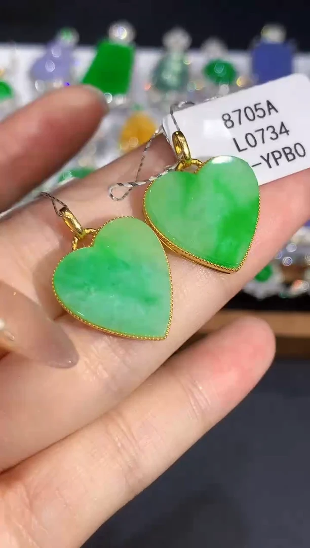 吊坠(不含链)18K金镶嵌翡翠L多样性发其一