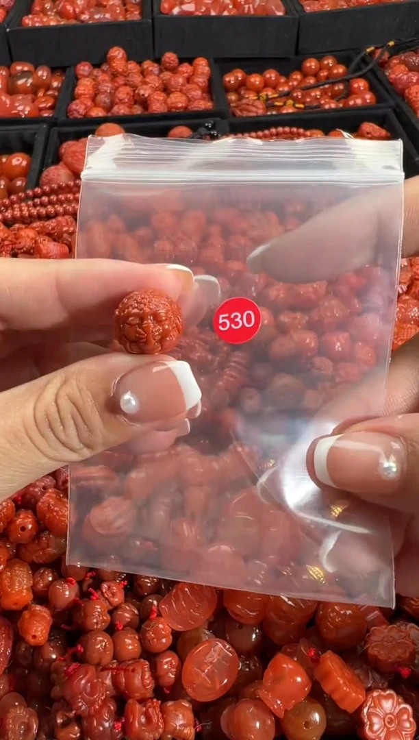 南红玛瑙未镶嵌颈饰1