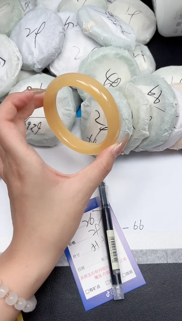 未镶嵌手镯石英质玉267-56