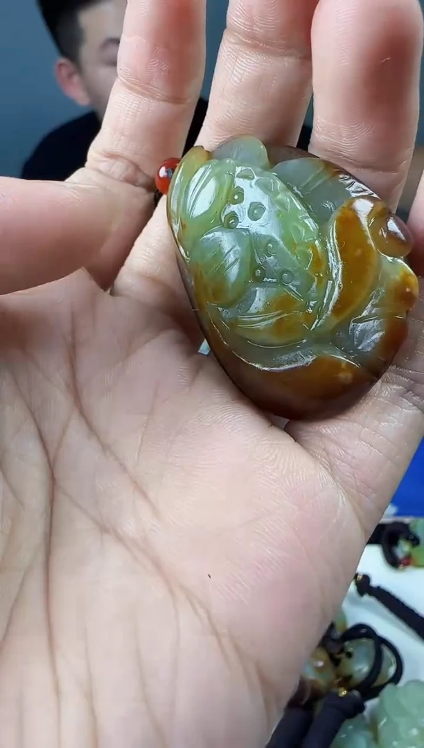 和田玉未镶嵌颈饰1