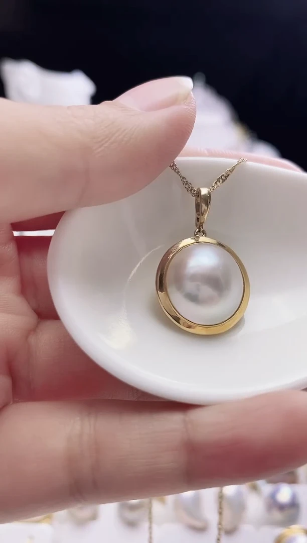 18K金镶嵌颈饰拼合珍珠（马贝珠）海水马贝吊坠