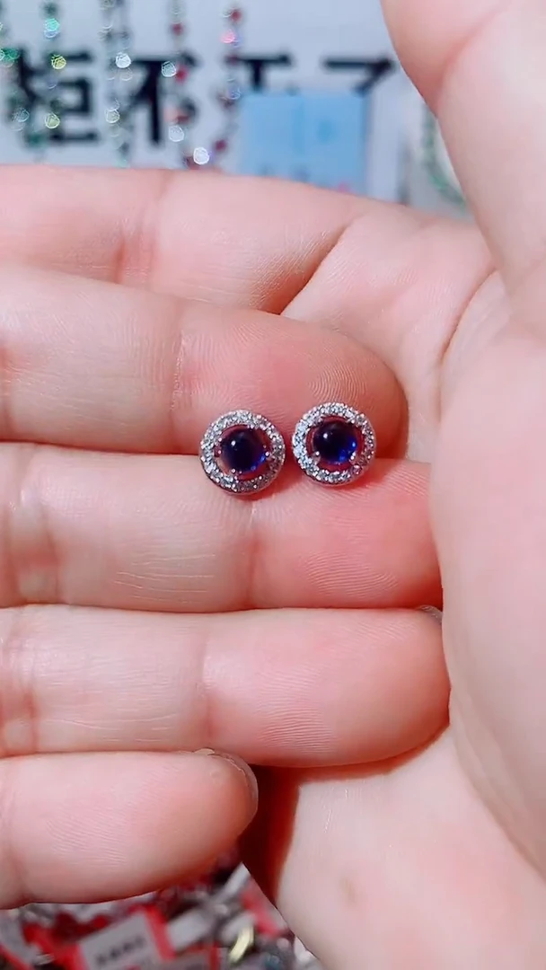 耳饰蓝宝石未镶嵌蓝宝石